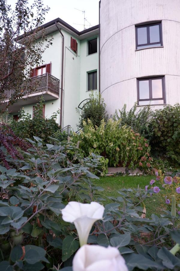 Latte E Menta Bed and Breakfast Motta Visconti Exteriör bild